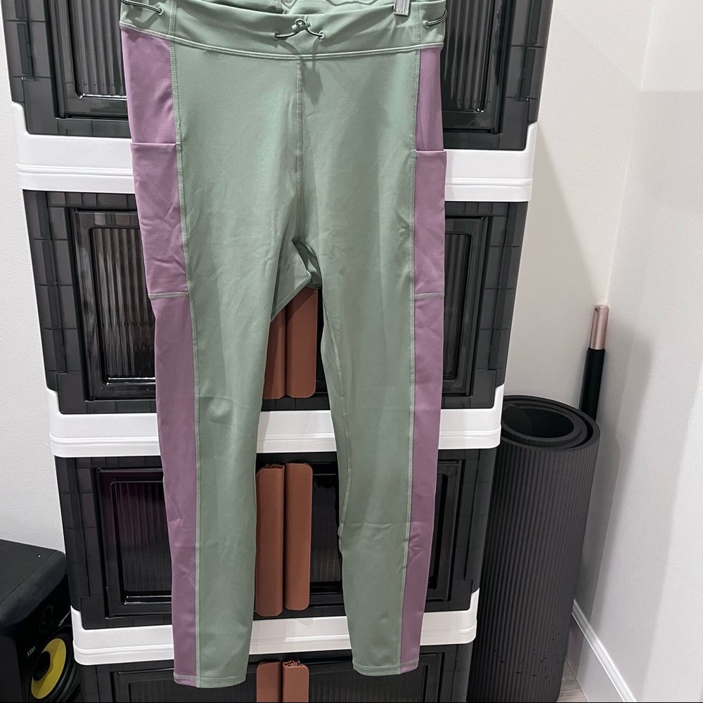 Fabletics x Khloe Kardashian Leggings